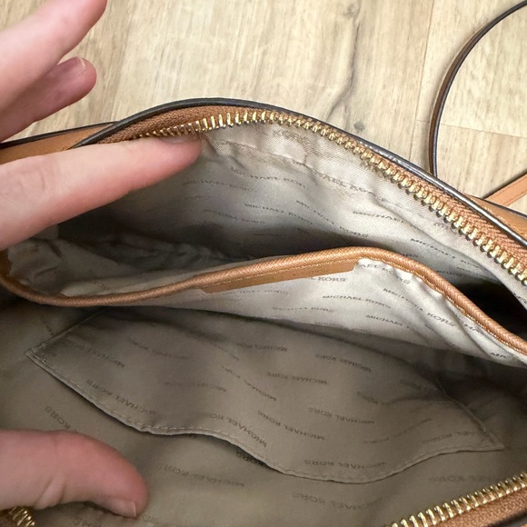 Michael Kors Jet Set Large Saffiano Leather Crossbody Bag - Picture 4 of 5